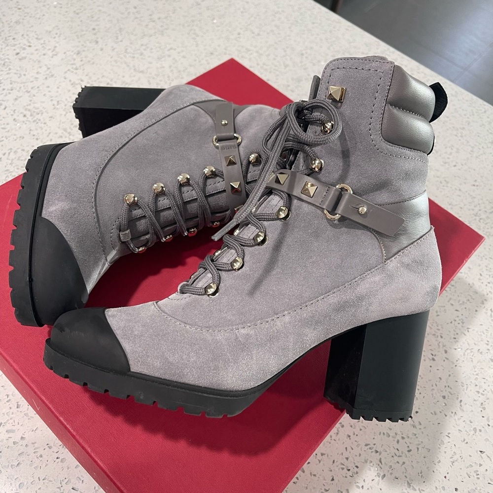 Combat boots